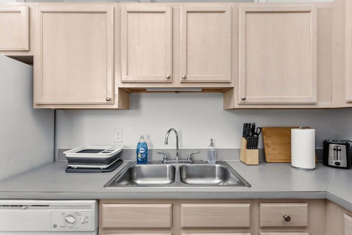 Modern Downtown Apartment 2Br 2Ba By Cozysuites إنديانابوليس المظهر الخارجي الصورة