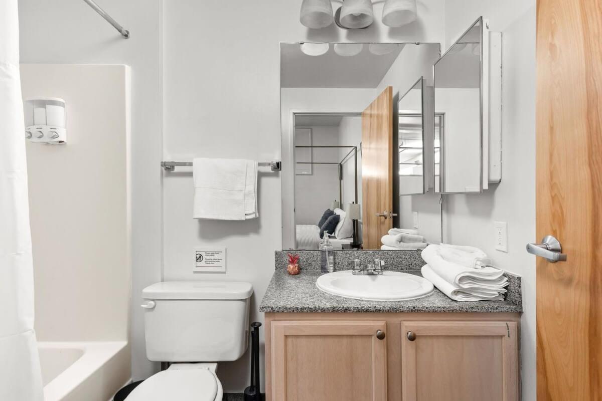 Modern Downtown Apartment 2Br 2Ba By Cozysuites إنديانابوليس المظهر الخارجي الصورة